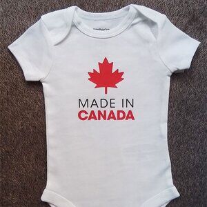 Canada onesie with maple leaf for newborn (NEW)